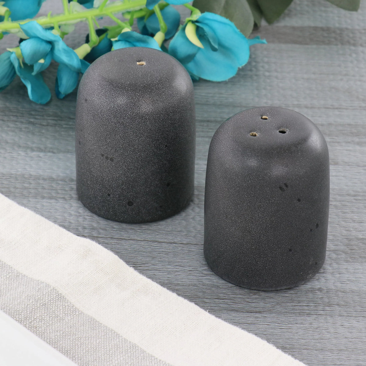 2.3 Inch Stoneware Salt and Pepper Shaker Set I126556