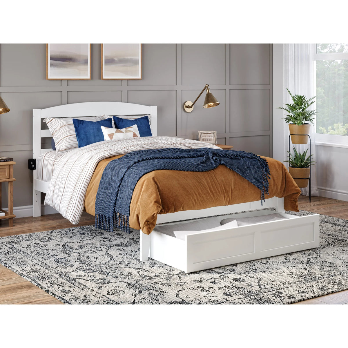 Solid Wood Traditional Queen Bed with Drawer in White B899