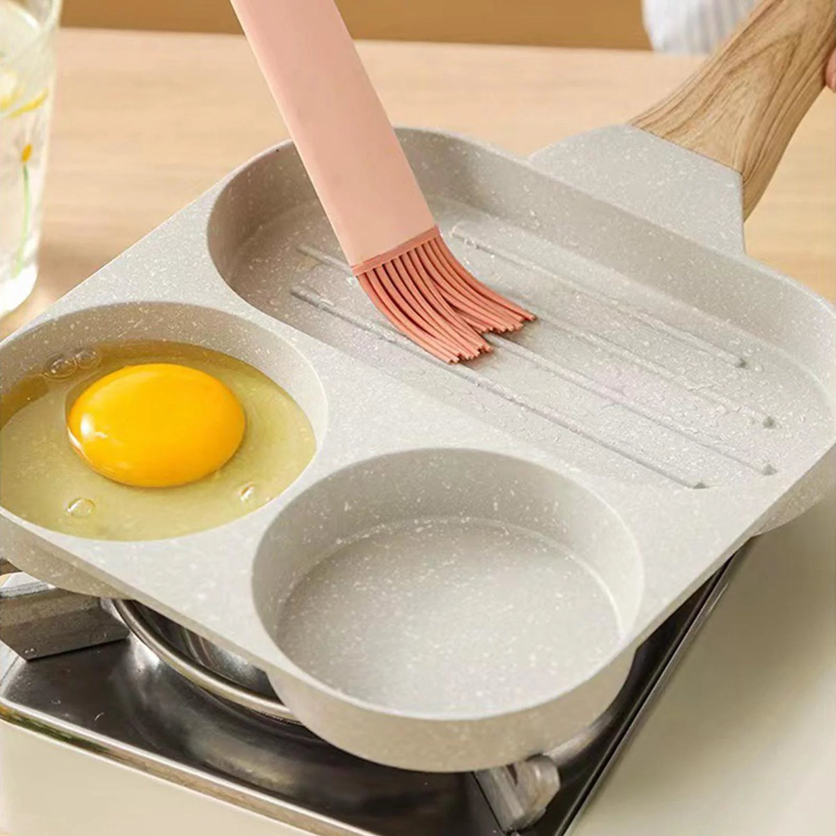 Divided Frying Grill Pan with Ergonomic Handle U4794