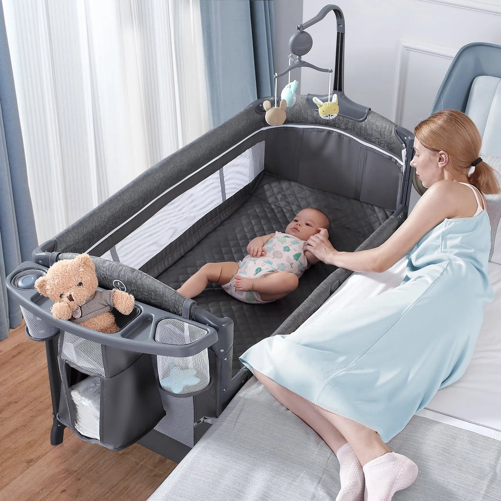 Infant Bedside Sleeper Bassinet with Wheels R4889